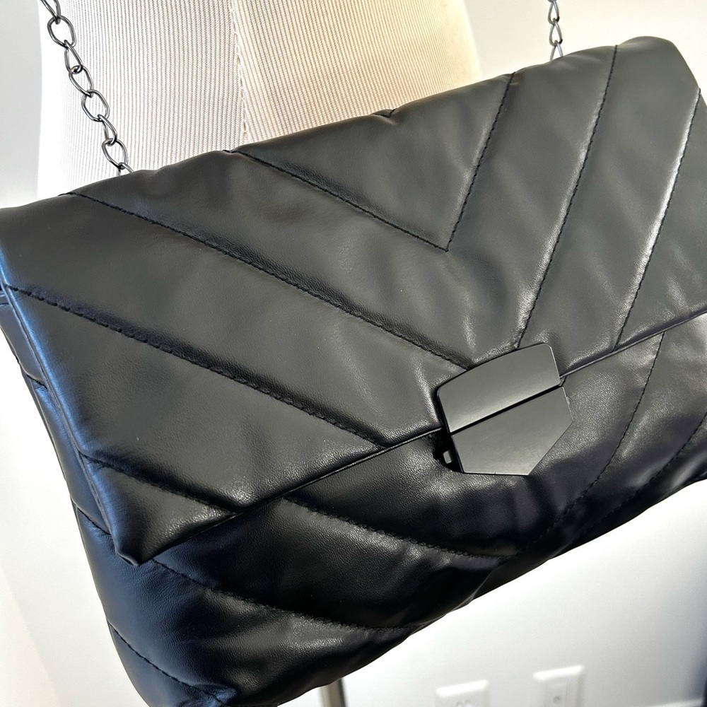 🌸NWT Black Vegan Leather Crossbody Bag. Chevron Design. - Picture 8 of 8